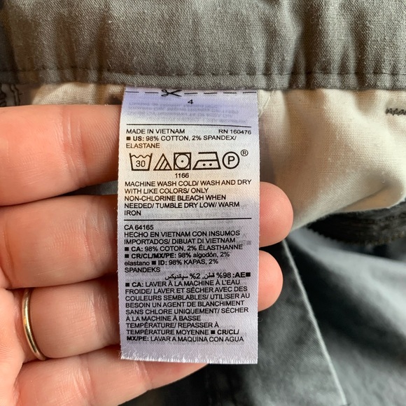 L.L. Bean Favorite Fit Khaki Colored Woman's Regular Shorts Size 4 - Picture 4 of 4